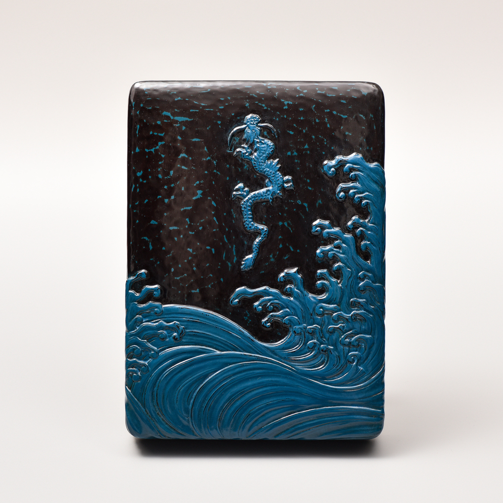 青根来龍図硯箱