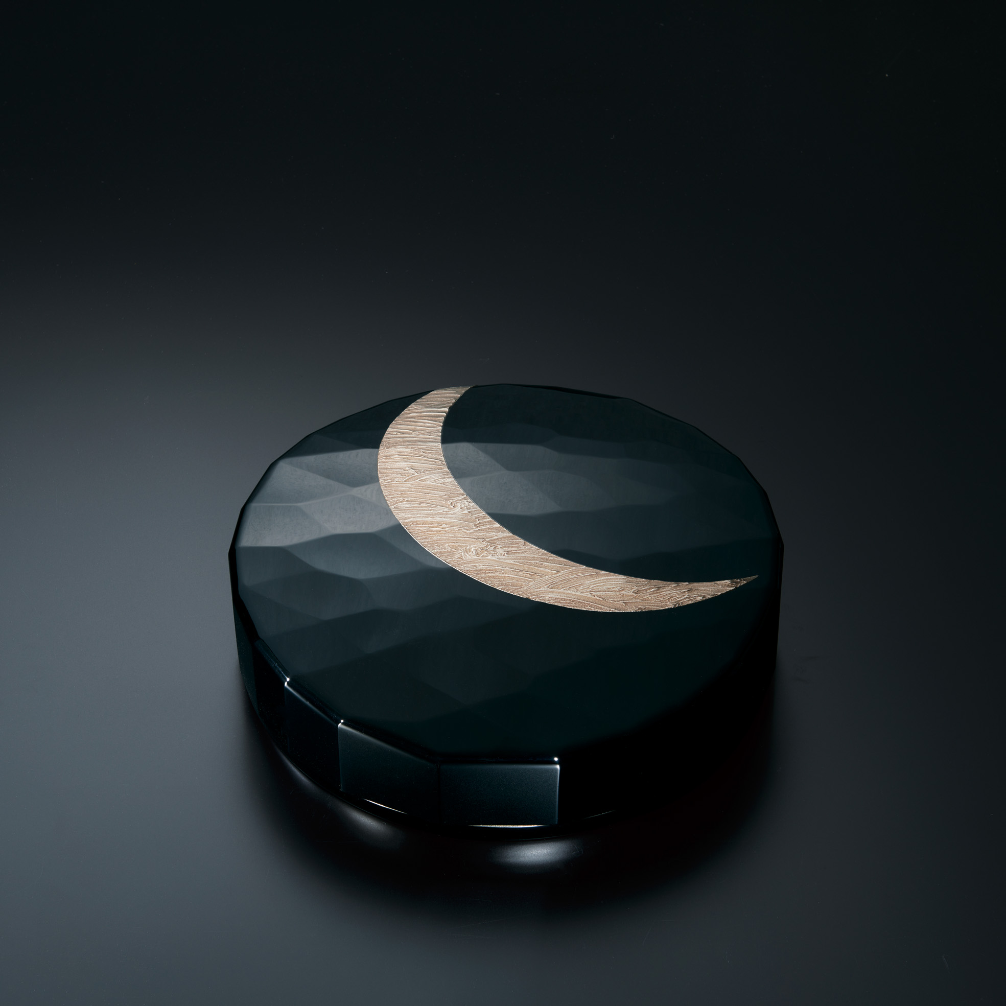 乾漆切錆丸箱「掬水月」